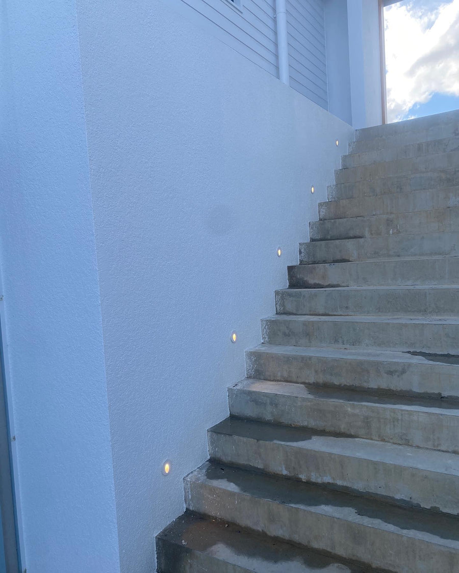 Mini Reces White Step Lights Along Outdoor Concrete Staircase
