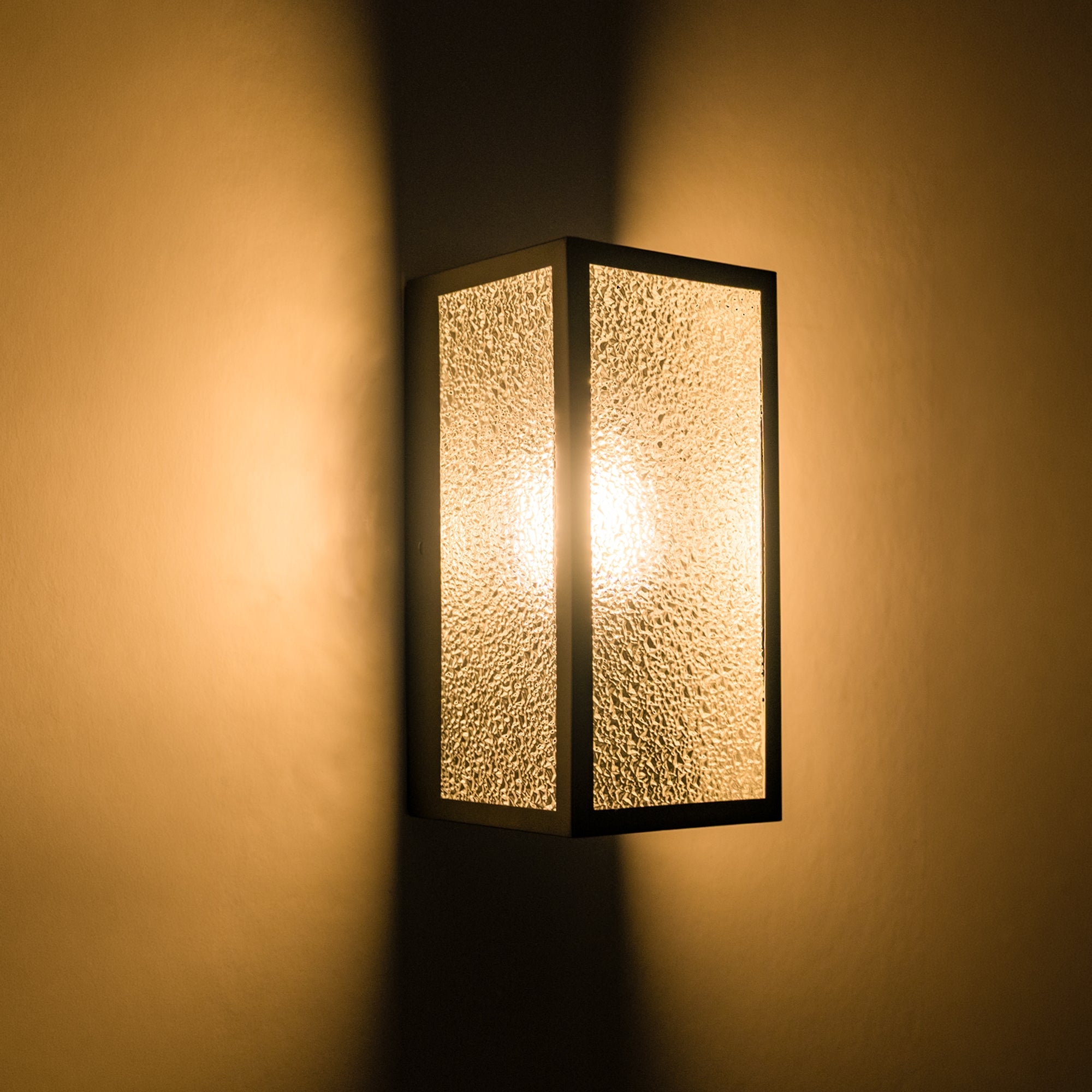HV3659W-BLKCR - Bayside Aluminium Black Crackled Glass Wall Light