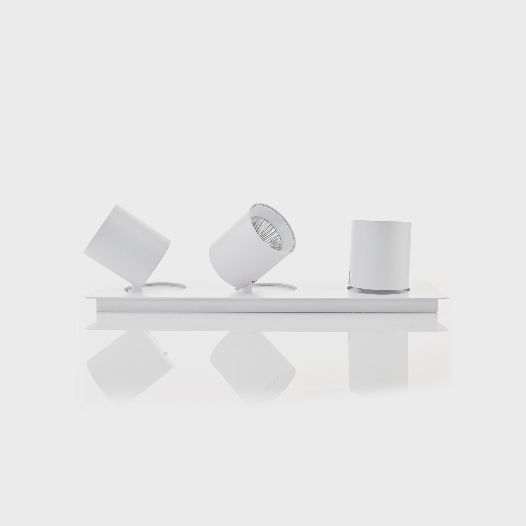 HV4003T-3-WHT - Sbarra White 3 Light Adjustable Bar Light