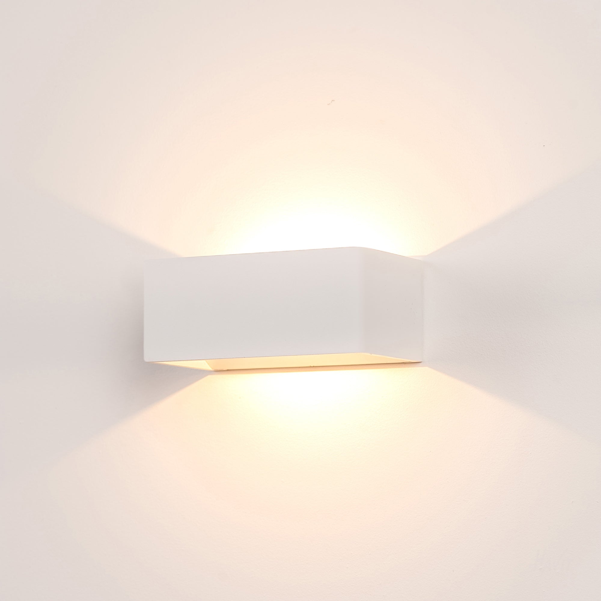HV3665T-WHT - Mia White TRI Colour Up & Down LED Wall Light